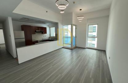 Apartment - 2 - 2 for rent in Cascades Tower - Dubai Marina - Dubai