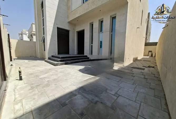 145516280 - Property Image 2