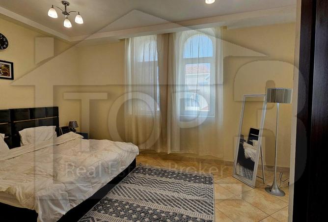 fully furnished ,3BHK villa/2 parking/Big Garden