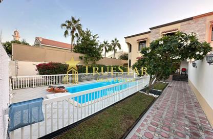 Villa - 4 Bedrooms - 4 Bathrooms for rent in Jumeirah 1 Villas - Jumeirah 1 - Jumeirah - Dubai