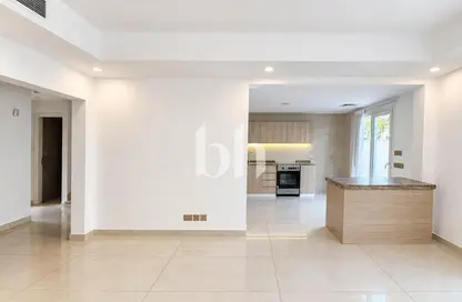 Villa - 2 Bedrooms - 3 Bathrooms for rent in Springs 2 - The Springs - Dubai