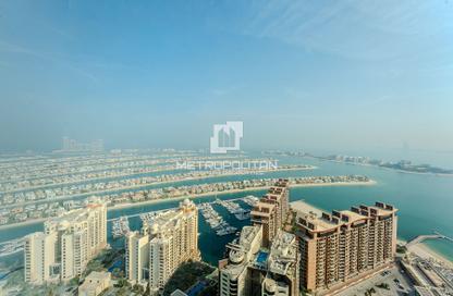 Apartment - 1 - 2 for sale in The Palm Tower - Palm Jumeirah - Dubai