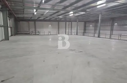 Warehouse - Studio for rent in Umm Ramool - Dubai