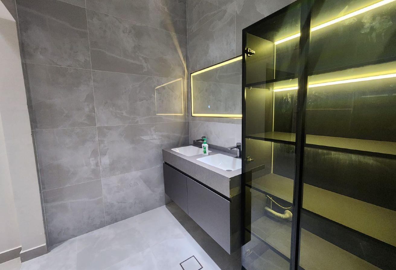 Brand New | Bright Villa | Lush Quality photo 6