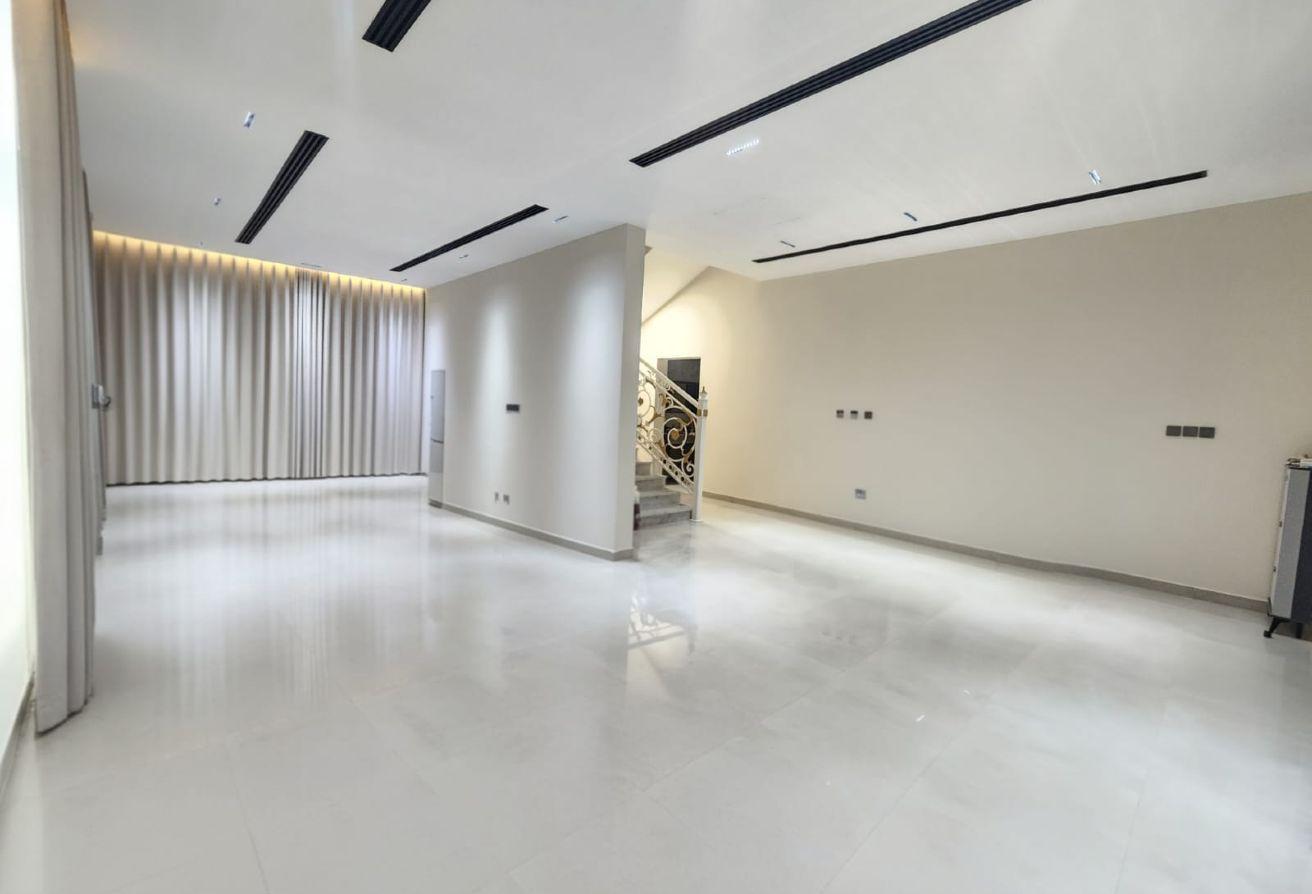 Brand New | Bright Villa | Lush Quality photo 3
