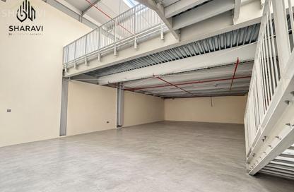 Warehouse - Studio - 1 for rent in Umm Ramool 109 - Umm Ramool - Dubai