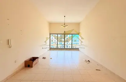 Apartment - 3 Bedrooms - 3 Bathrooms for rent in Al Karama Sqaure - Al Karama - Dubai