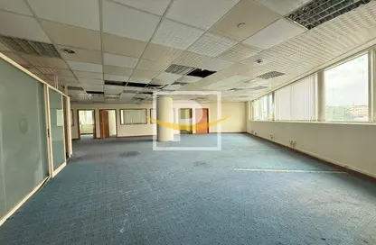 مكتب - استوديو - 1 حمام للايجار في عمارة الزمرده - الكرامة - دبي