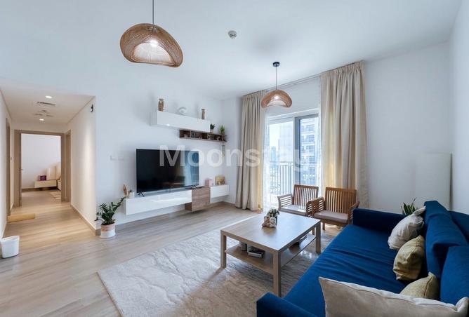 2-bed apartment in Waters Edge · Canal view — photo 3