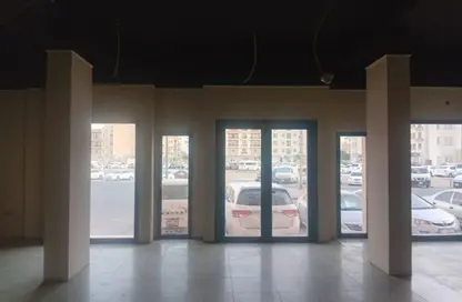 متجر - استوديو للايجار في واي ٢١ - طراز إنجليزي - المدينة العالمية - دبي