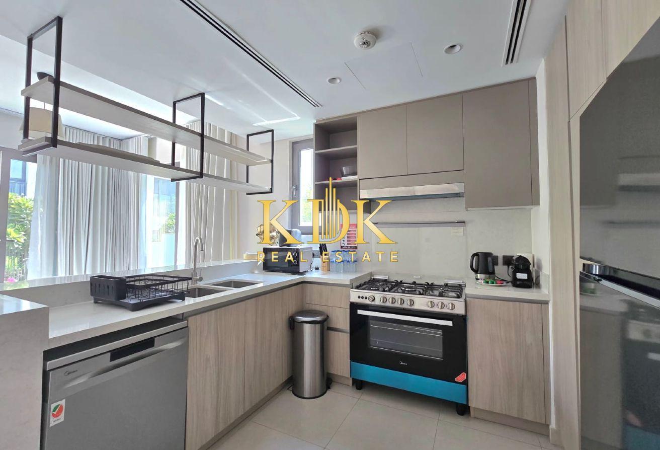 Fully Furnished | Vacant | Close to amenities photo 4