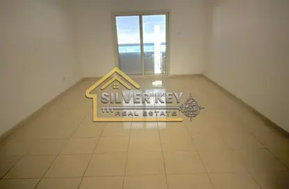 شقة - 2 غرف نوم - 2 حمامات للايجار في المنطقة الصناعية رقم 1 - المنطقة الصناعية بالشارقة - الشارقة شقة - 2 غرف نوم - 2 حمامات للايجار في المنطقة الصناعية رقم 1 - المنطقة الصناعية بالشارقة - الشارقة