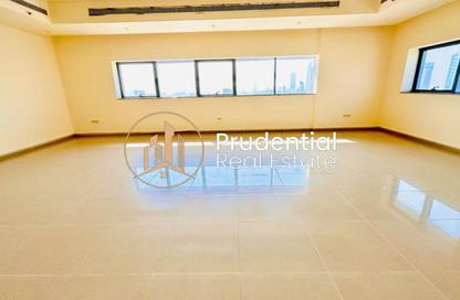 Apartment - 3 Bedrooms - 4 Bathrooms for rent in Silver Wave Tower - Al Mina - Abu Dhabi