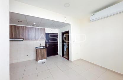 Apartment - Studio - 1 for rent in Al Muraqqabat - Deira - Dubai Apartment - Studio - 1 for rent in Al Muraqqabat - Deira - Dubai