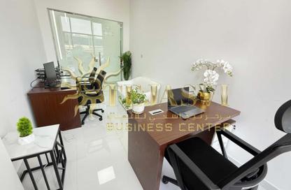 Office Space - Studio - 1 Bathroom for rent in Red Avenue - Al Garhoud - Dubai