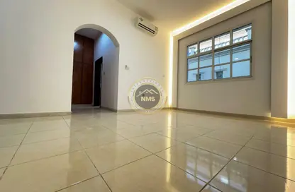 شقة - غرفة نوم - 1 حمام للايجار في شارع المطار - أبوظبي