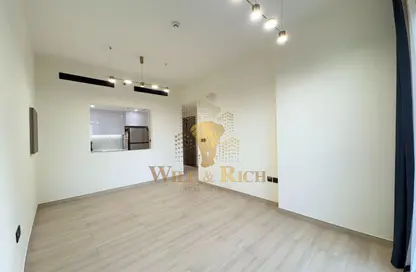 شقة - 2 غرف نوم - 2 حمامات للايجار في بن غاطي كريست - الضاحية 13 - قرية جميرا الدائرية - دبي