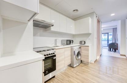 Apartment - Studio - 1 for rent in SOL Bay - Business Bay - Dubai