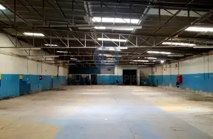 Warehouse - Studio - 4 Bathrooms for rent in Dar Al-Khabeesi - Al Muraqqabat - Deira - Dubai