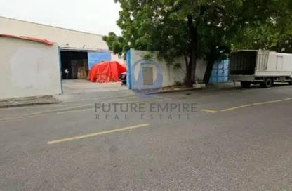 Warehouse - Studio - 4 Bathrooms for rent in Dar Al-Khabeesi - Al Muraqqabat - Deira - Dubai