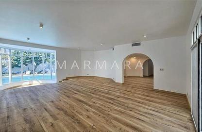 Villa - 5 Bedrooms - 6 Bathrooms for rent in Jumeirah 1 Villas - Jumeirah 1 - Jumeirah - Dubai