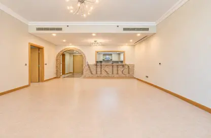 Apartment - 2 Bedrooms - 2 Bathrooms for rent in Al Anbara - Shoreline Apartments - Palm Jumeirah - Dubai