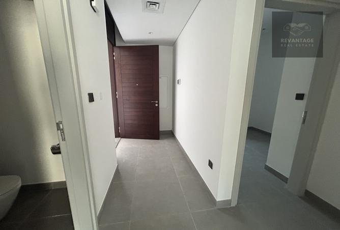 Single Row Unit | 4 Cheques | Amazing Location photo 2