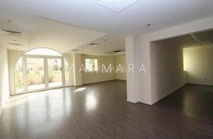 Villa - 4 Bedrooms - 4 Bathrooms for rent in Jumeirah 1 Villas - Jumeirah 1 - Jumeirah - Dubai
