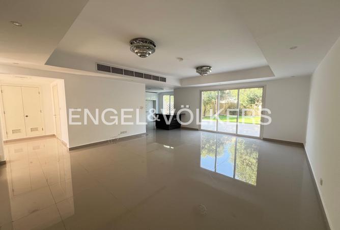 74623211 - Property Image 2