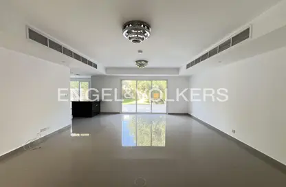Villa - 3 Bedrooms - 3 Bathrooms for rent in Springs 11 - The Springs - Dubai
