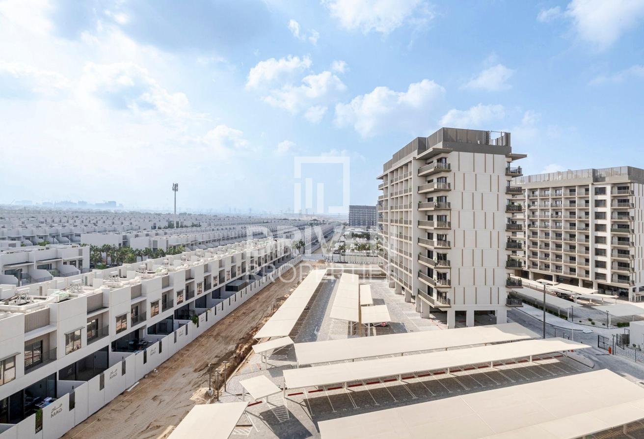 Corner unit | Fully Furnished | Vibrant Location photo 10
