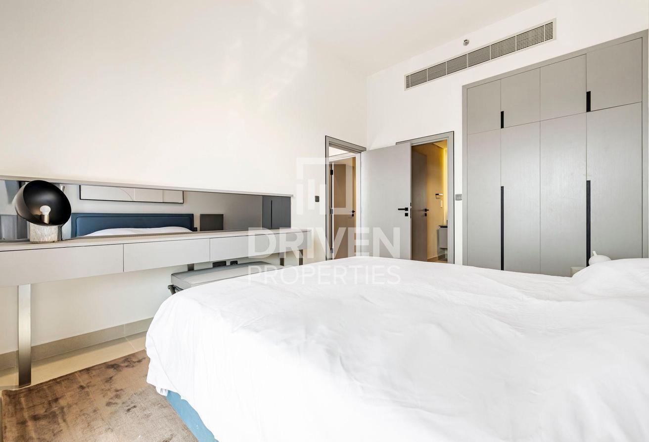 Corner unit | Fully Furnished | Vibrant Location photo 4