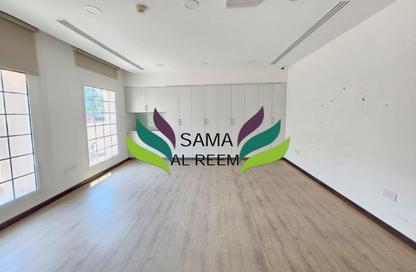 Villa - Studio - 4 Bathrooms for rent in Jumeirah 1 Villas - Jumeirah 1 - Jumeirah - Dubai