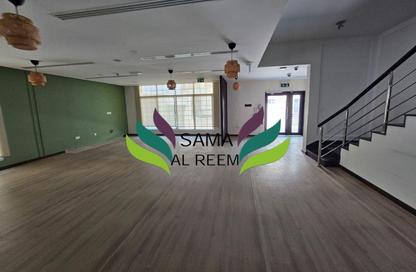 Villa - Studio - 4 Bathrooms for rent in Jumeirah 1 Villas - Jumeirah 1 - Jumeirah - Dubai