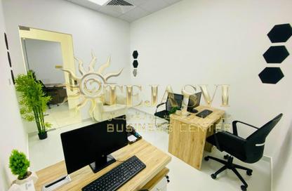 Office Space - Studio - 1 Bathroom for rent in Red Avenue - Al Garhoud - Dubai