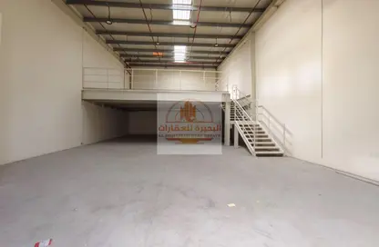 Warehouse - Studio - 2 Bathrooms for rent in Al Jlail - Al Sajaa - Sharjah
