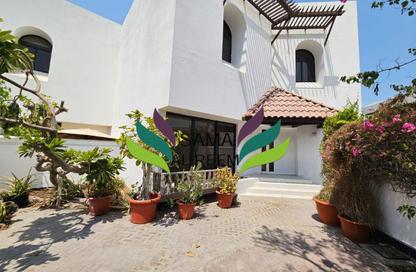 Villa - 4 - 4 for rent in Umm Suqeim 1 Villas - Umm Suqeim 1 - Umm Suqeim - Dubai