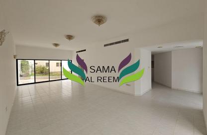 Villa - 4 Bedrooms - 4 Bathrooms for rent in Umm Suqeim 1 Villas - Umm Suqeim 1 - Umm Suqeim - Dubai