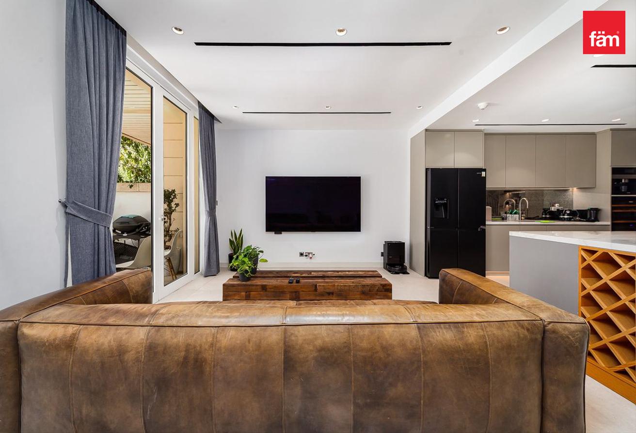 Unfurnished | Vacant | Spacious photo 5