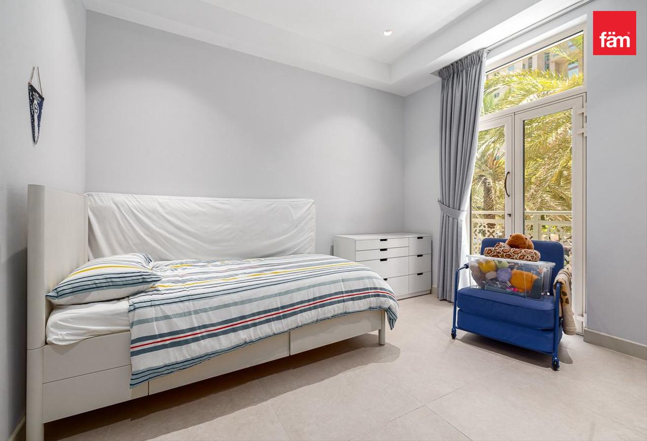 Unfurnished | Vacant | Spacious photo 12