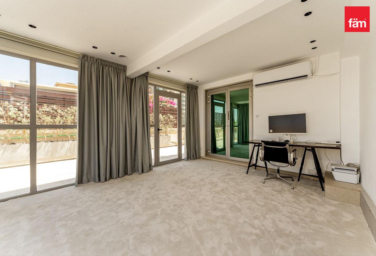 Unfurnished | Vacant | Spacious photo 8