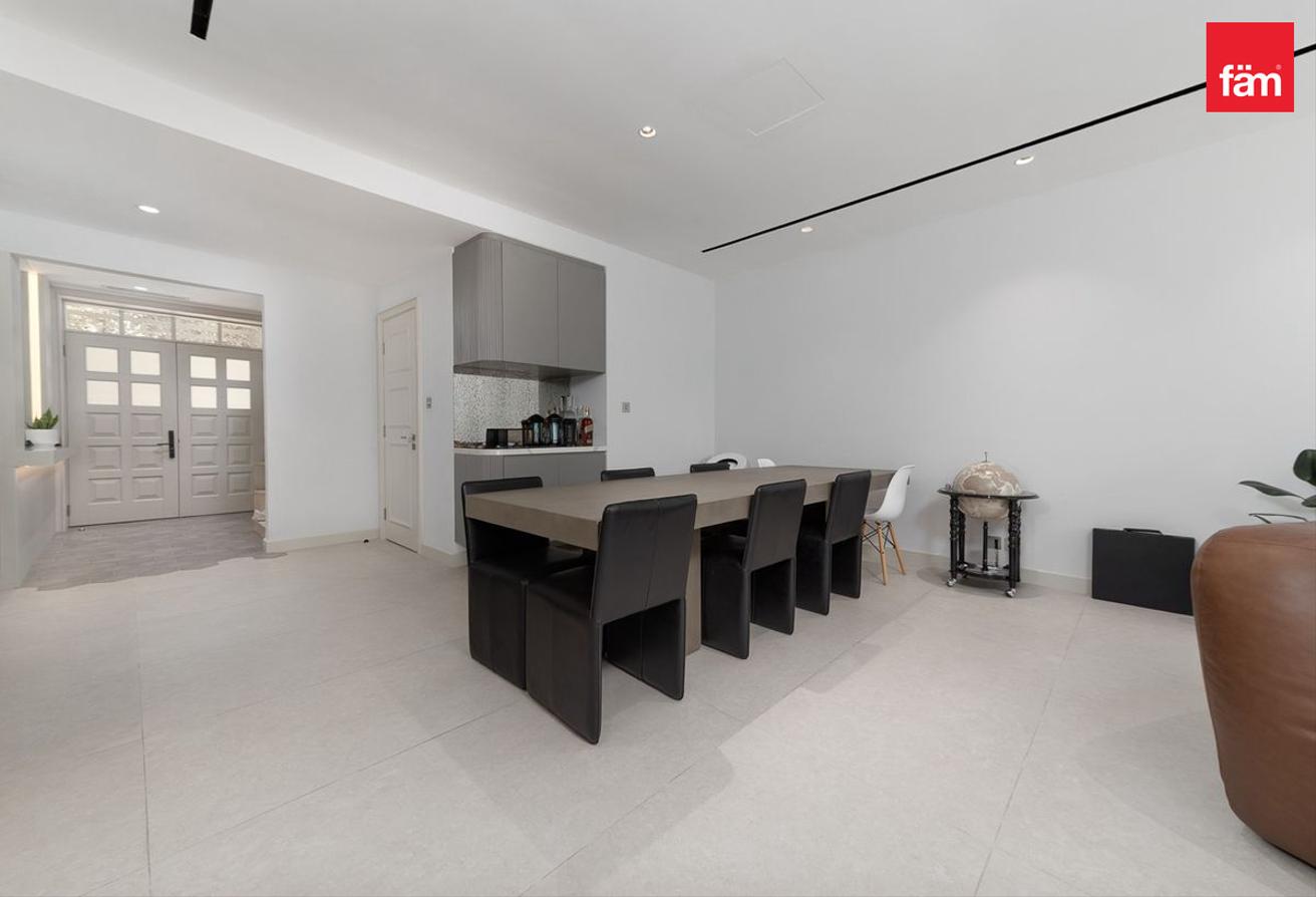 Unfurnished | Vacant | Spacious photo 9