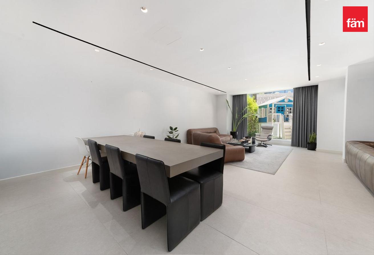 Unfurnished | Vacant | Spacious photo 6