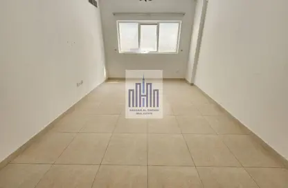 شقة - غرفة نوم - 2 حمامات للايجار في الزاهية 1 - الزاهية - تجارية مويلح - الشارقة