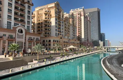 شقة - 2 غرف نوم - 3 حمامات للايجار في طراز عربي - مساكن القناه المائية - مدينة دبي الرياضية - دبي شقة - 2 غرف نوم - 3 حمامات للايجار في طراز عربي - مساكن القناه المائية - مدينة دبي الرياضية - دبي