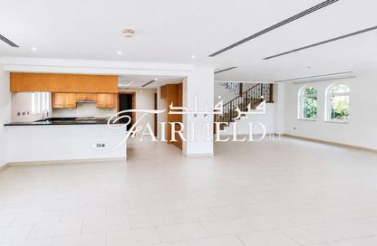 Villa - 4 Bedrooms - 5 Bathrooms for rent in District 4 - Jumeirah Park - Dubai