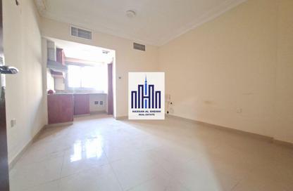 Apartment - Studio - 1 Bathroom for rent in Muwailih Building - Muwaileh - Sharjah