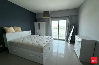 شقة - غرفة نوم - 2 حمامات للايجار في المساكن الحمراء - مدينة دبي الرياضية - دبي