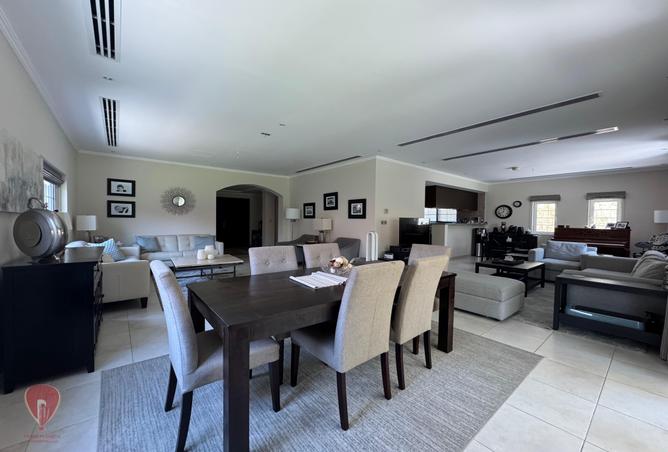 98260323 - Property Image 3