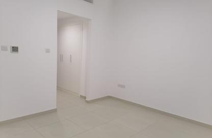 Townhouse - 3 - 4 for rent in Waterfall District - Al Ghadeer - Abu Dhabi